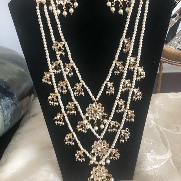 White kundan set - Picture 2 of 5